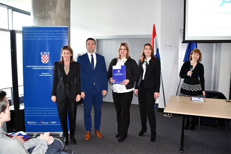 U Ministarstvu regionalnog razvoja i fondova EU uručena priznanja za uspješno sudjelovanje u projektu ASOC- At School of Open Cohesion